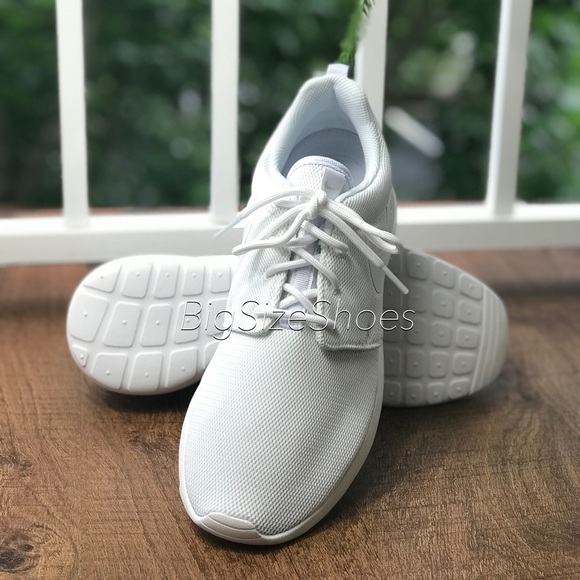 NWT Nike Roshe One White WMNS - Picture 3 of 5